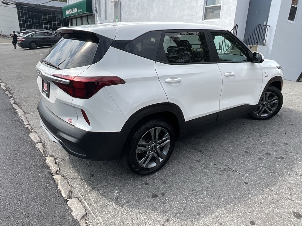 2023 Kia Seltos LX photo 5
