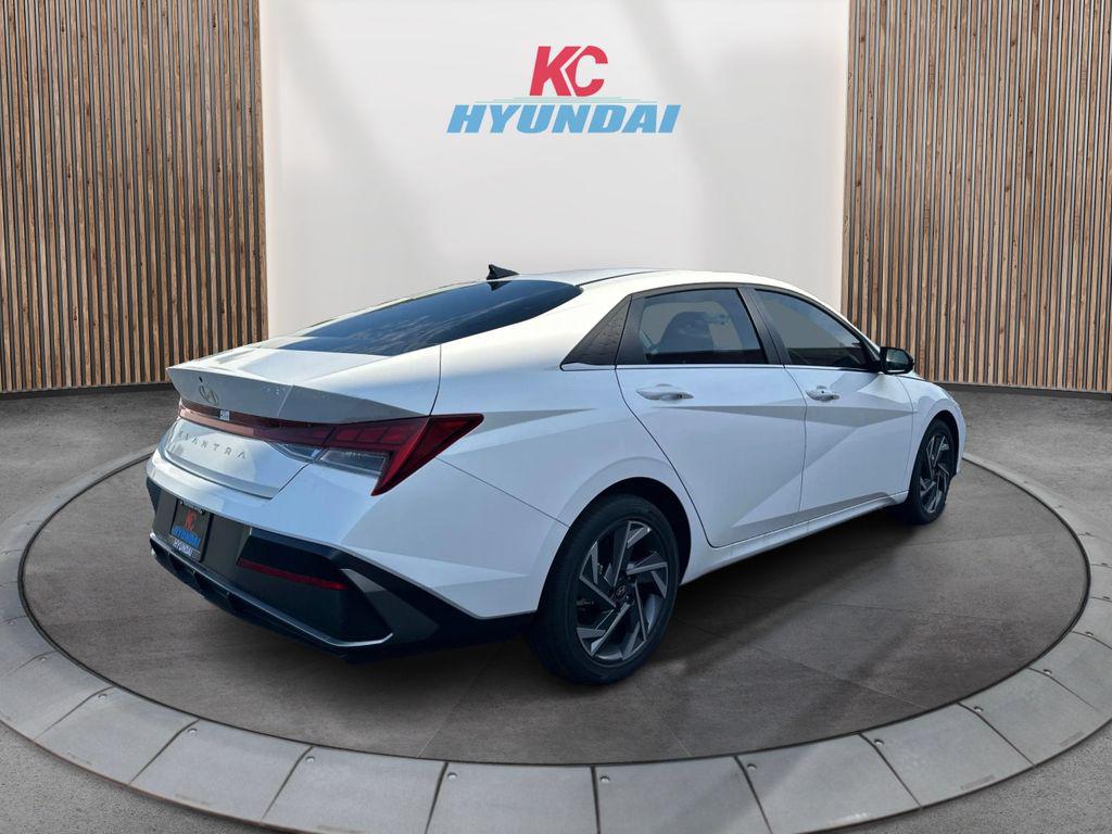 2025 Hyundai Elantra SEL Convenience photo 5
