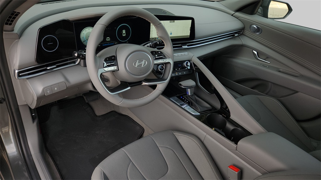 2025 Hyundai Elantra SEL Convenience photo 15