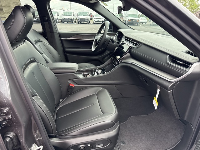 2025 Jeep Grand Cherokee Limited photo 19