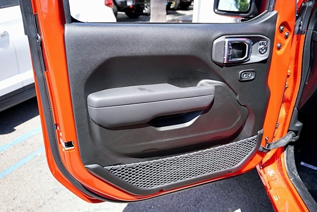 New 2025 Firecracker Red Clear-Coat Exterior Paint Jeep Sport S image 27