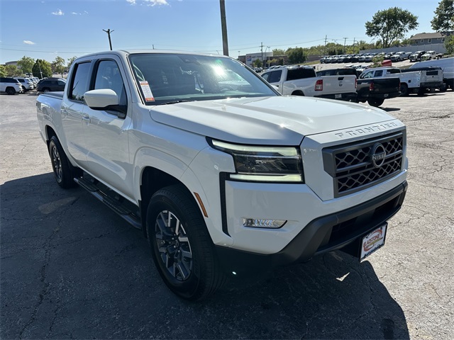 2024 Nissan Frontier SL photo 4