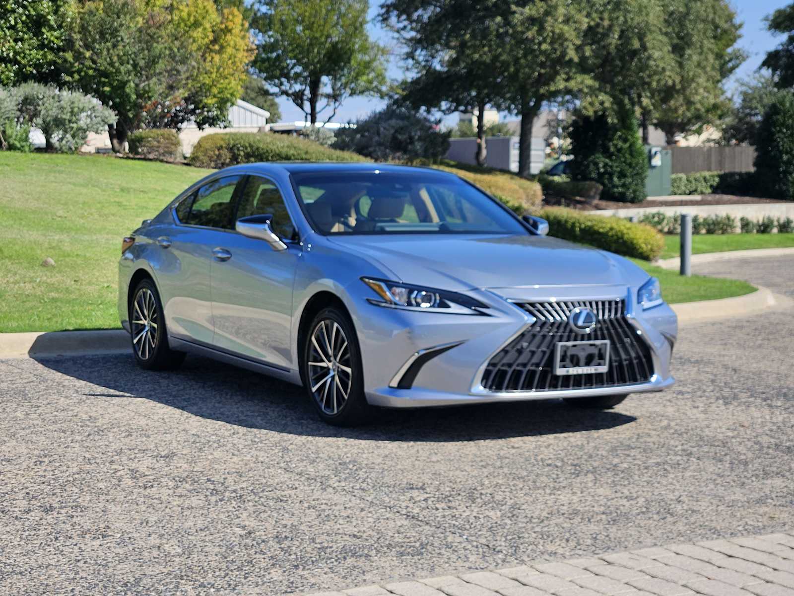 2023 Lexus ES Premium photo 2
