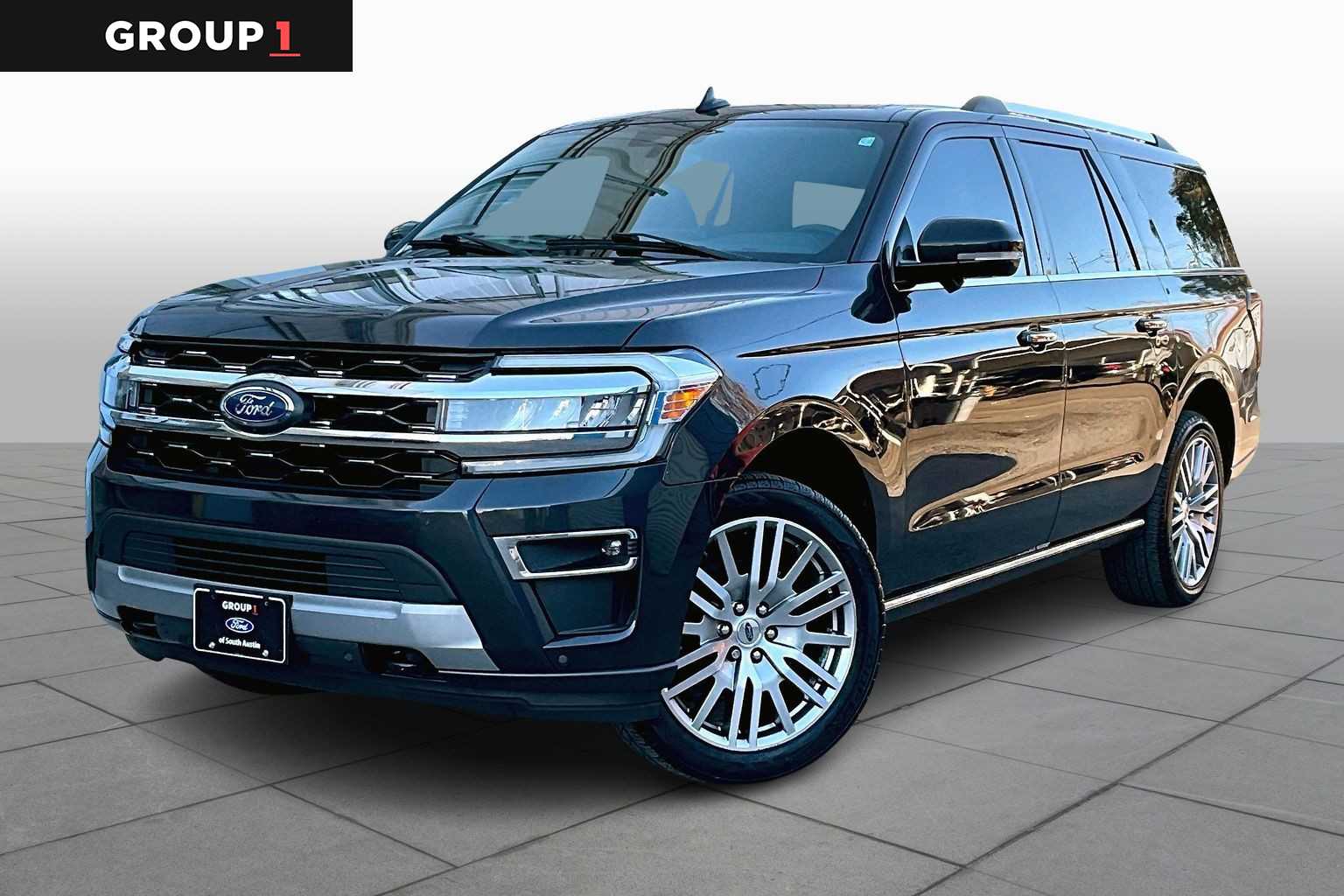2023 Ford Expedition Limited's photo