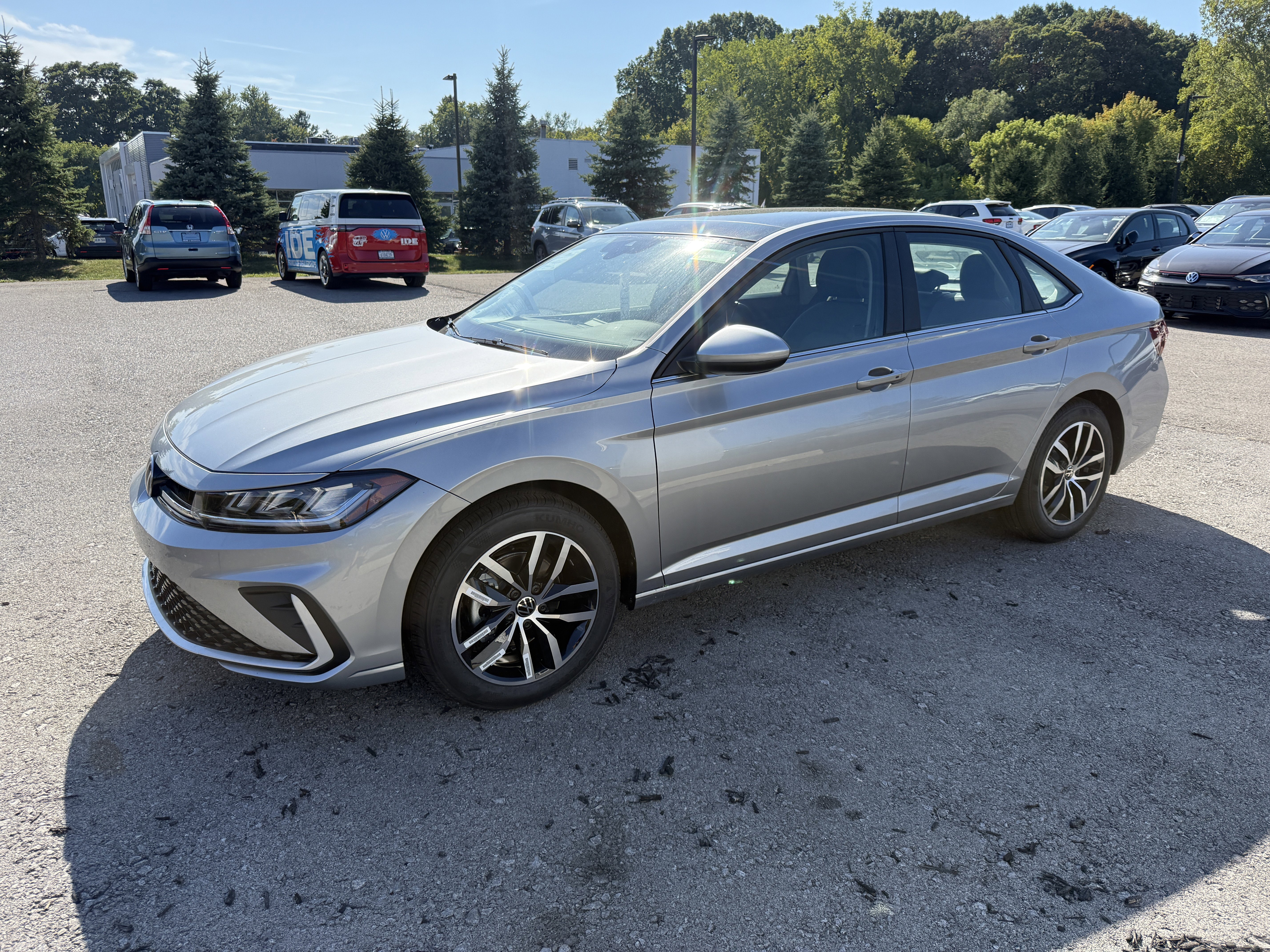 2025 Volkswagen Jetta SE's photo