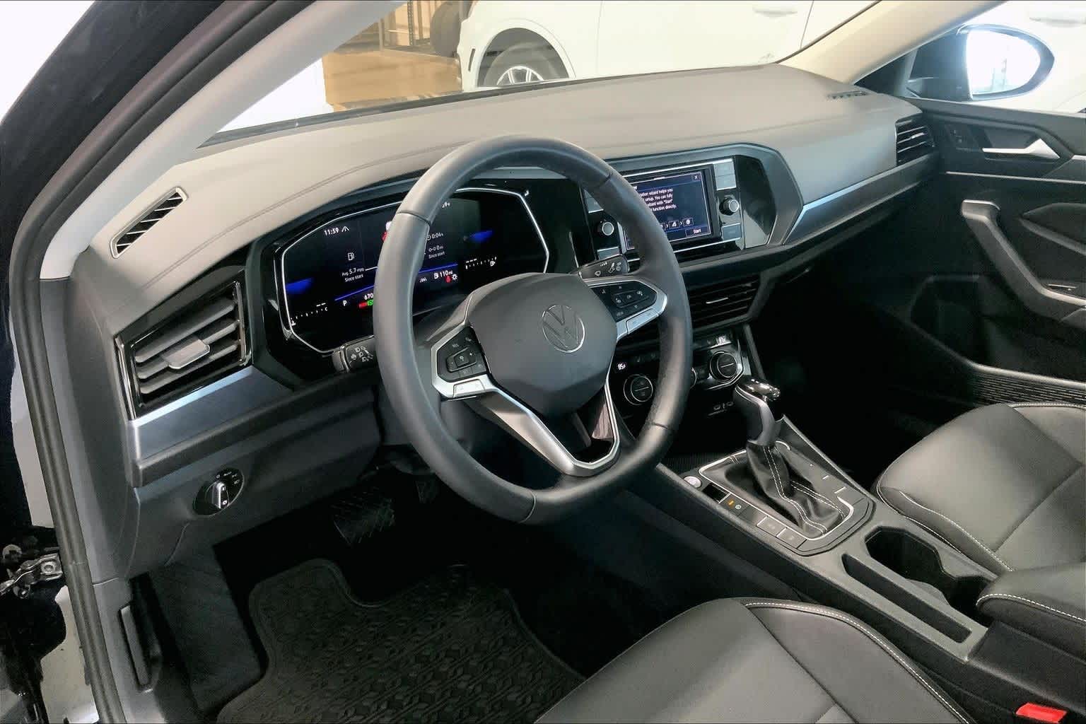 2024 Volkswagen Jetta SE photo 2