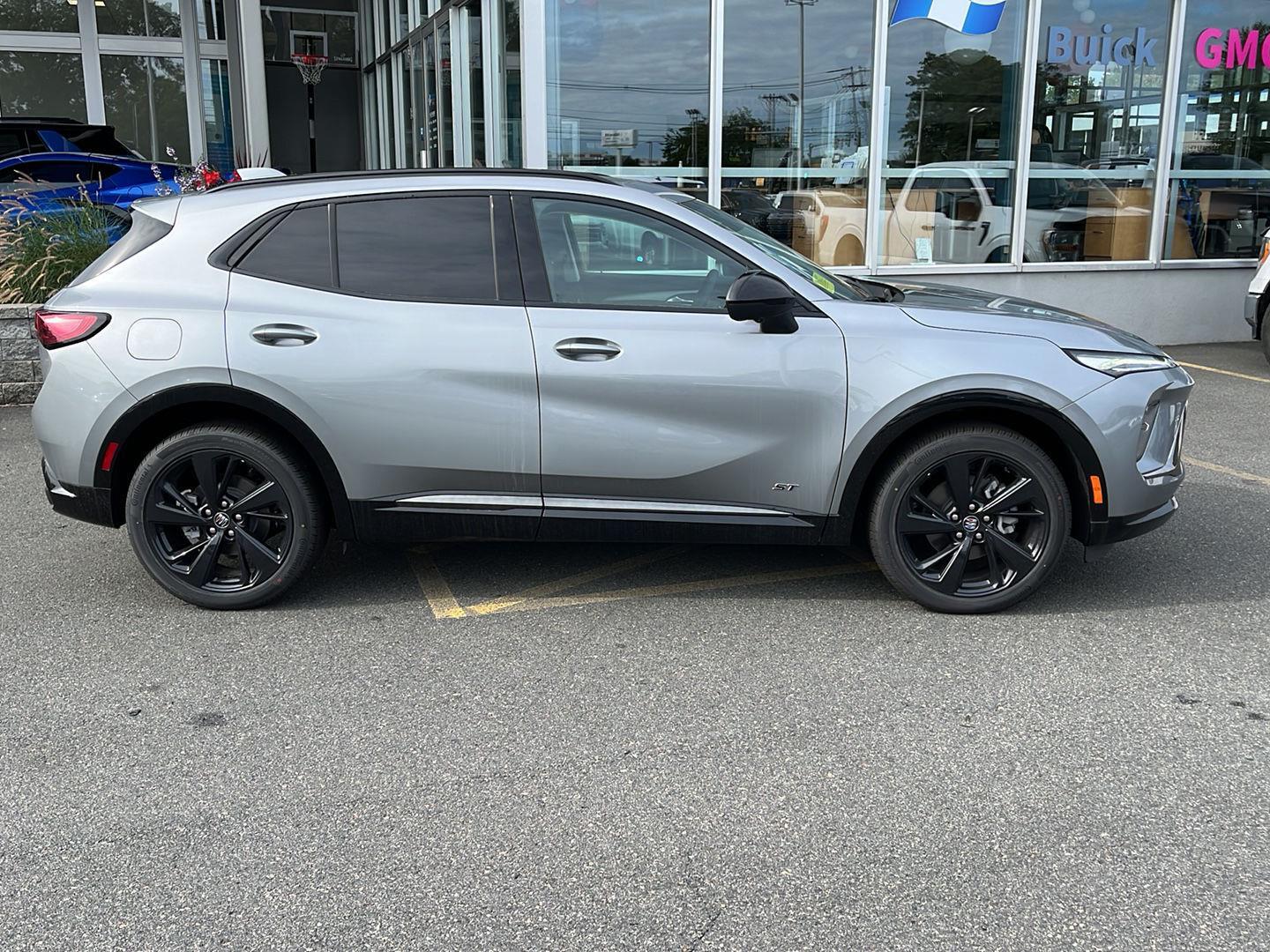 2025 Buick Envision Sport Touring photo 4