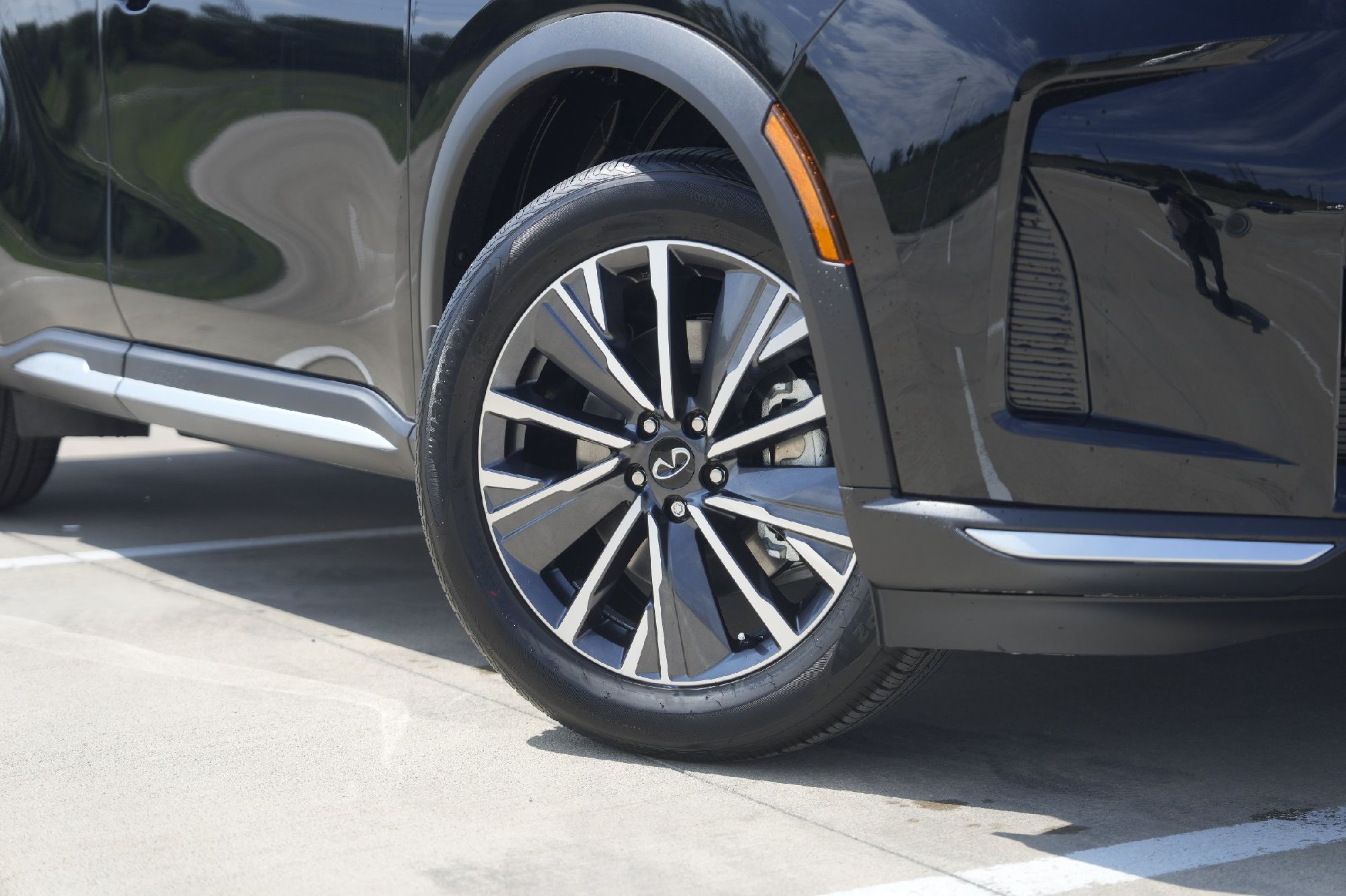2026 Infiniti QX60 Luxe photo 2