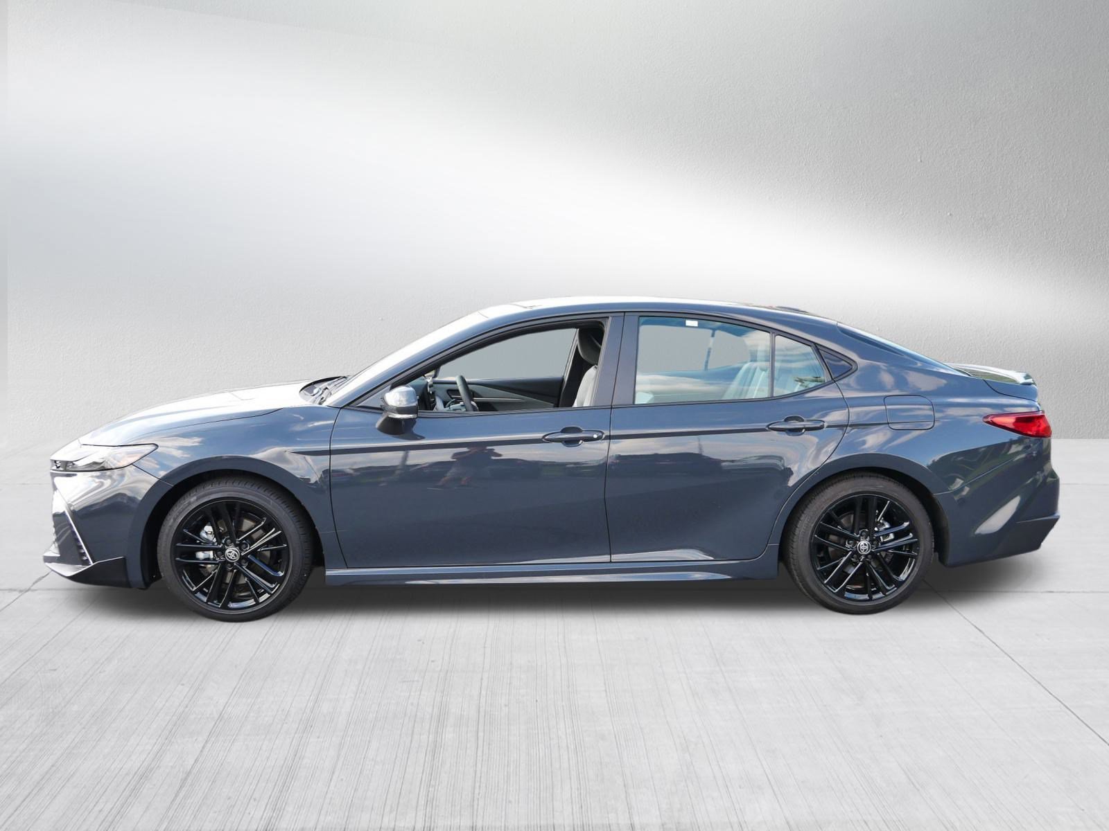 2025 Toyota Camry SE photo 4