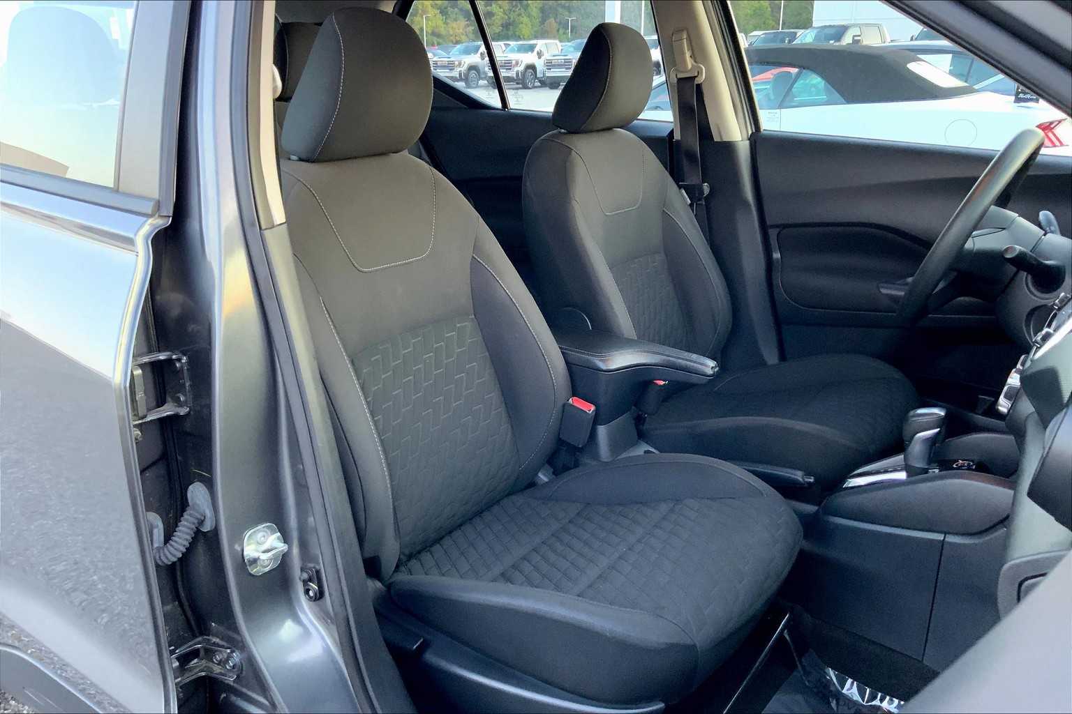 2021 Nissan Kicks S photo 7