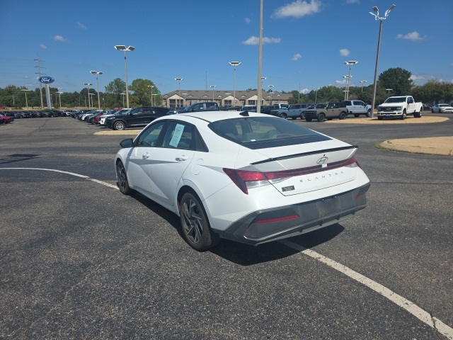 2025 Hyundai Elantra SEL Sport photo 4