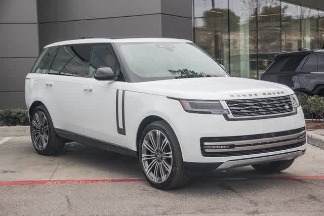 2025 Land Rover Range Rover SE photo 3