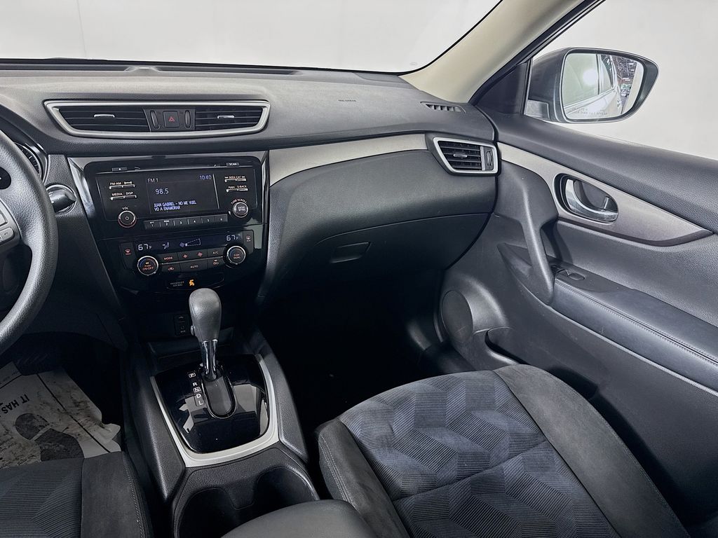 2015 Nissan Rogue SV photo 26