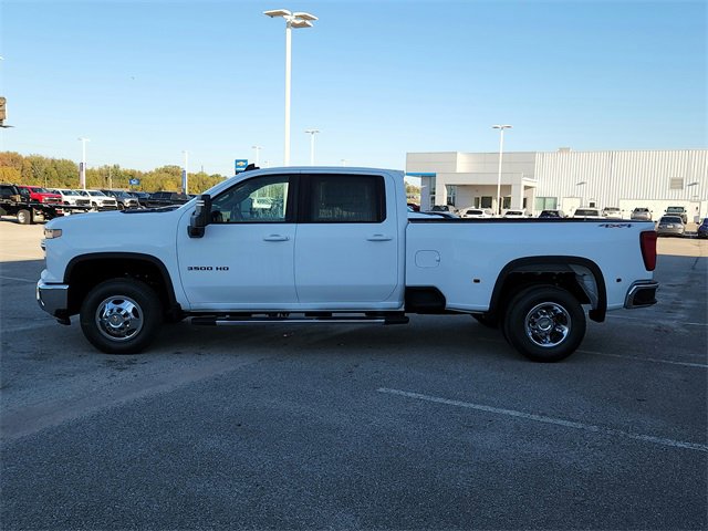2026 Chevrolet Silverado 3500HD LT photo 3