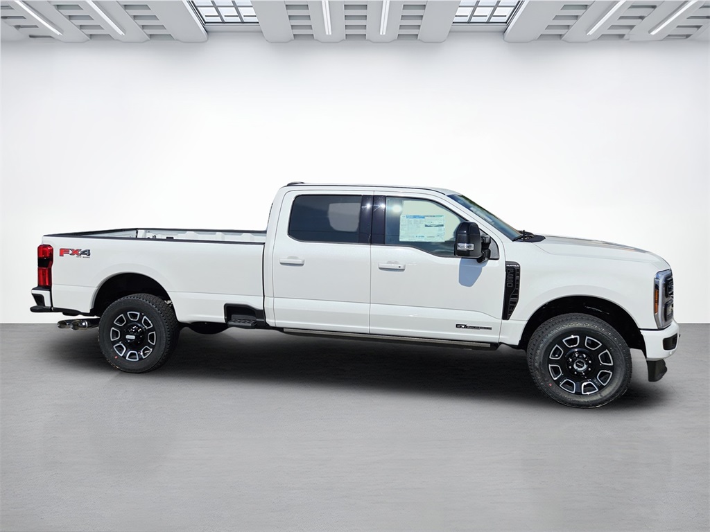 2025 Ford F-250 Platinum photo 4