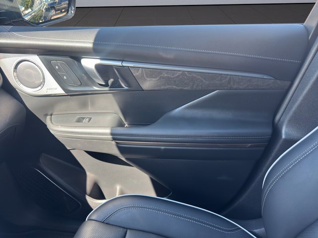 2025 Buick Enclave Avenir photo 24