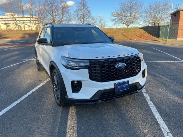 2025 Ford Explorer ST's photo