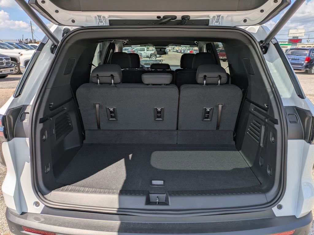 2025 Chevrolet Traverse photo 25
