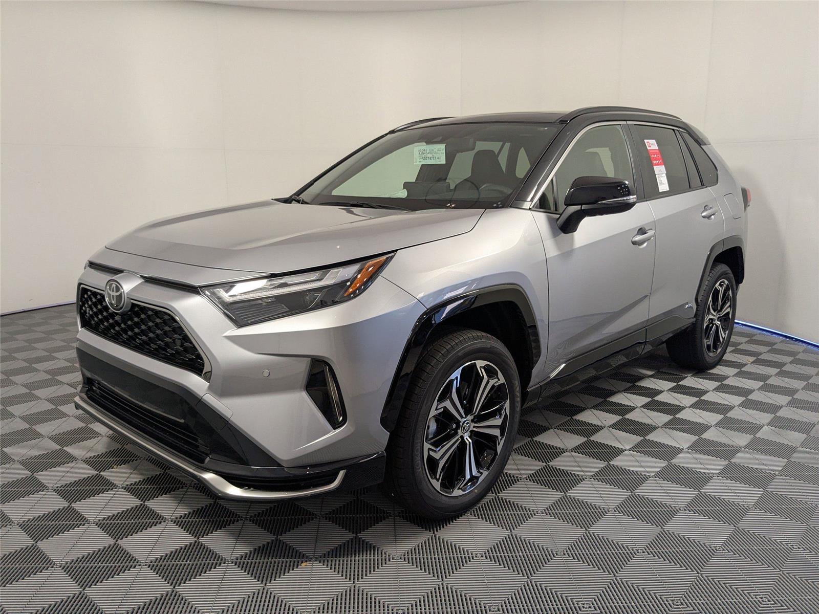 2025 Toyota RAV4 XSE's photo