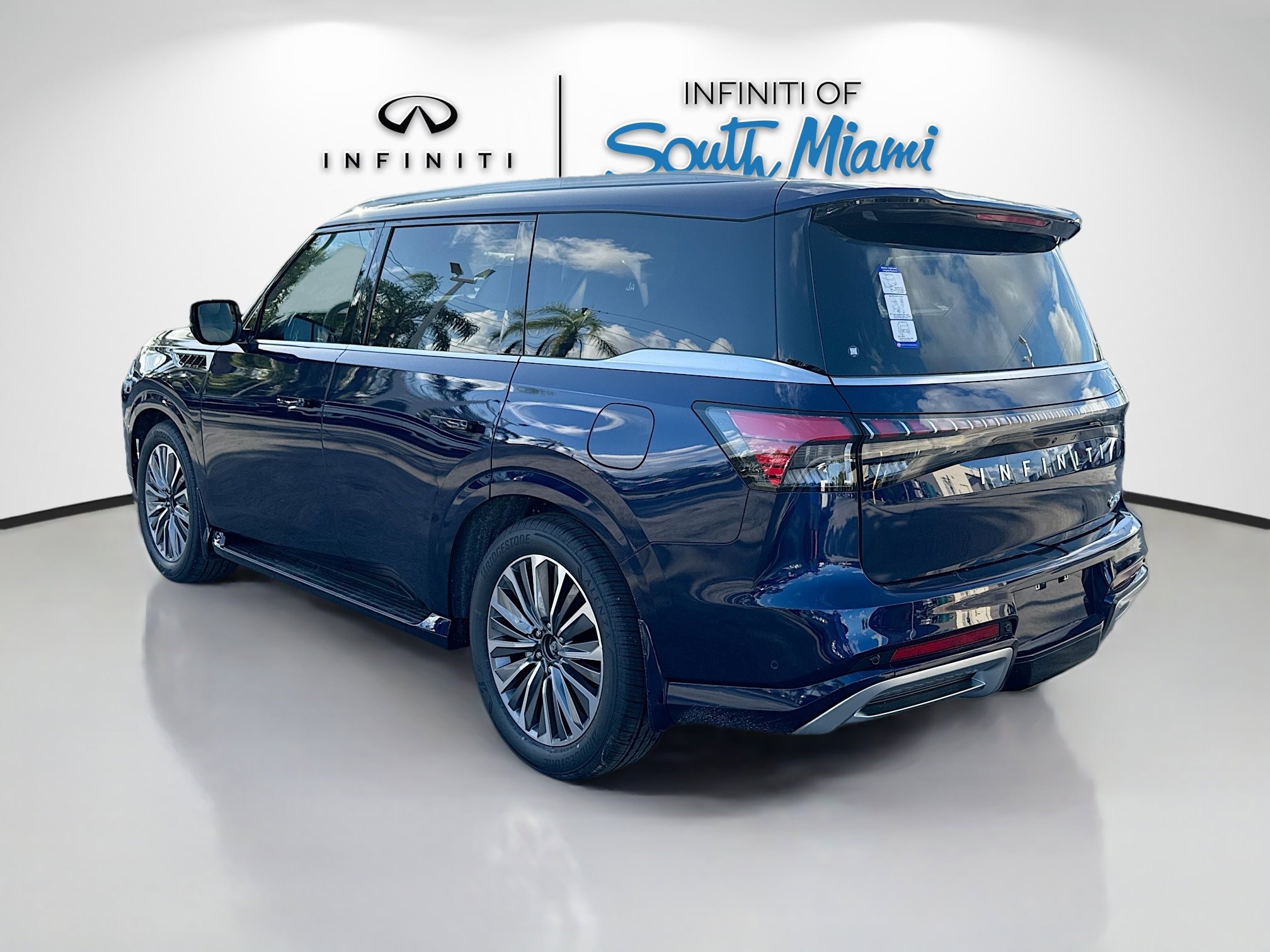 2026 Infiniti QX80 Luxe photo 4