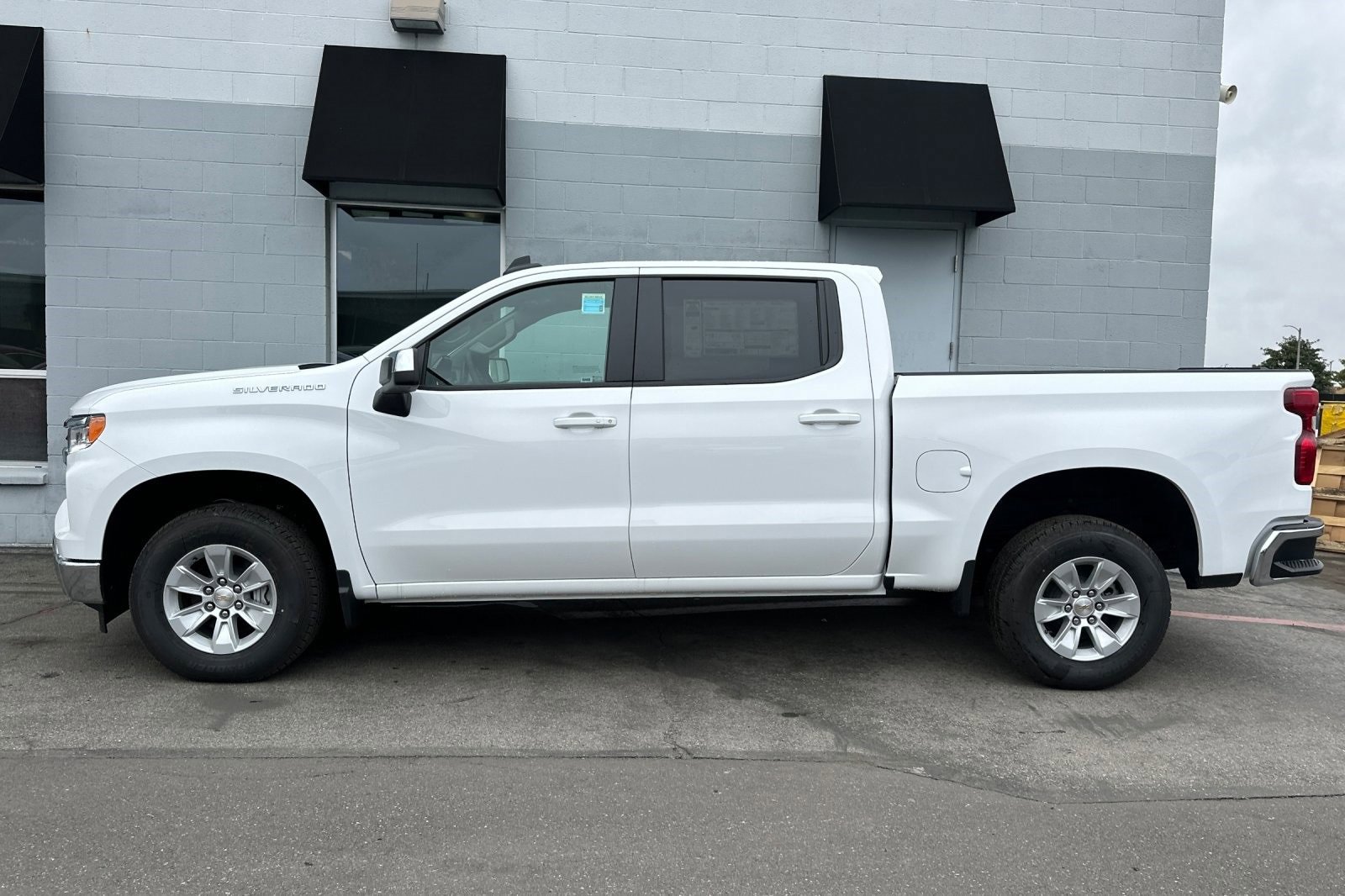 2025 Chevrolet Silverado LT photo 7