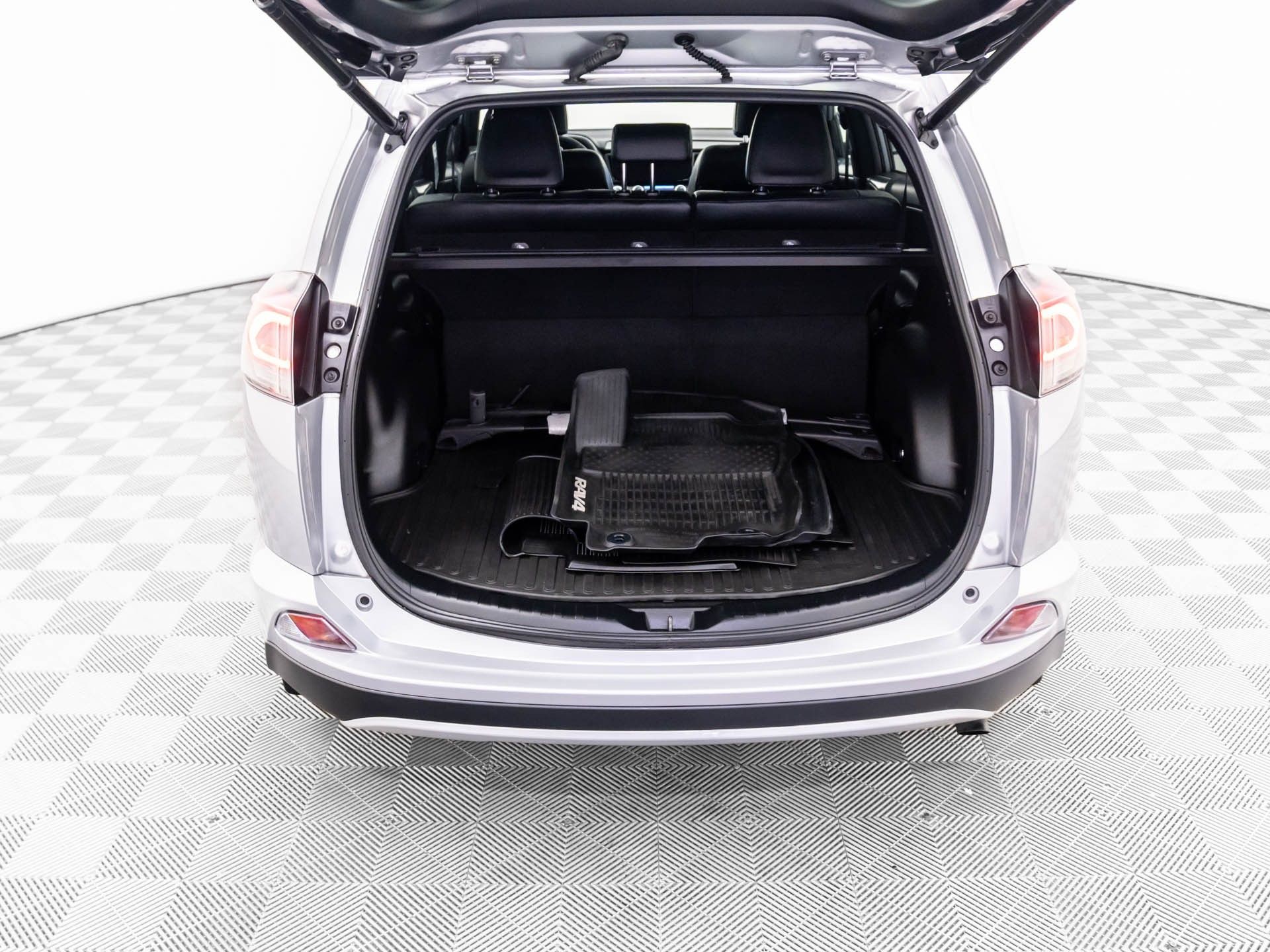 2016 Toyota RAV4 SE photo 25