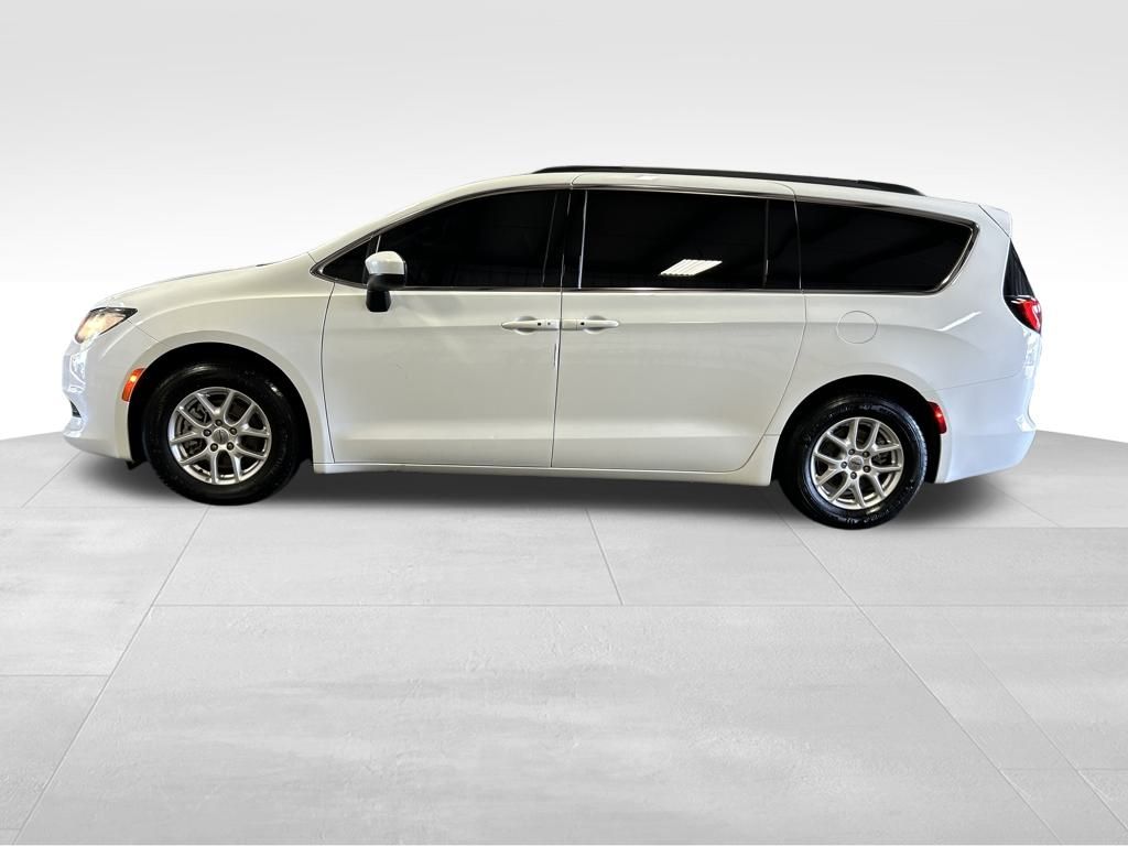 2021 Chrysler Voyager LXi photo 2