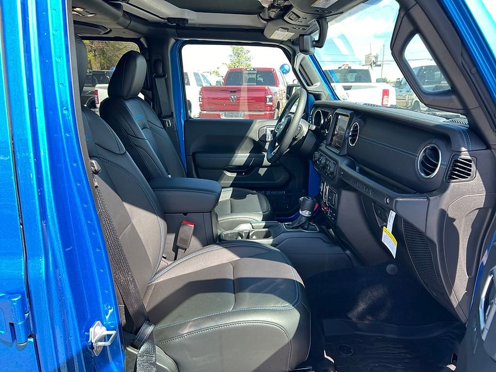 2023 Jeep Wrangler Rubicon 4xe photo 17