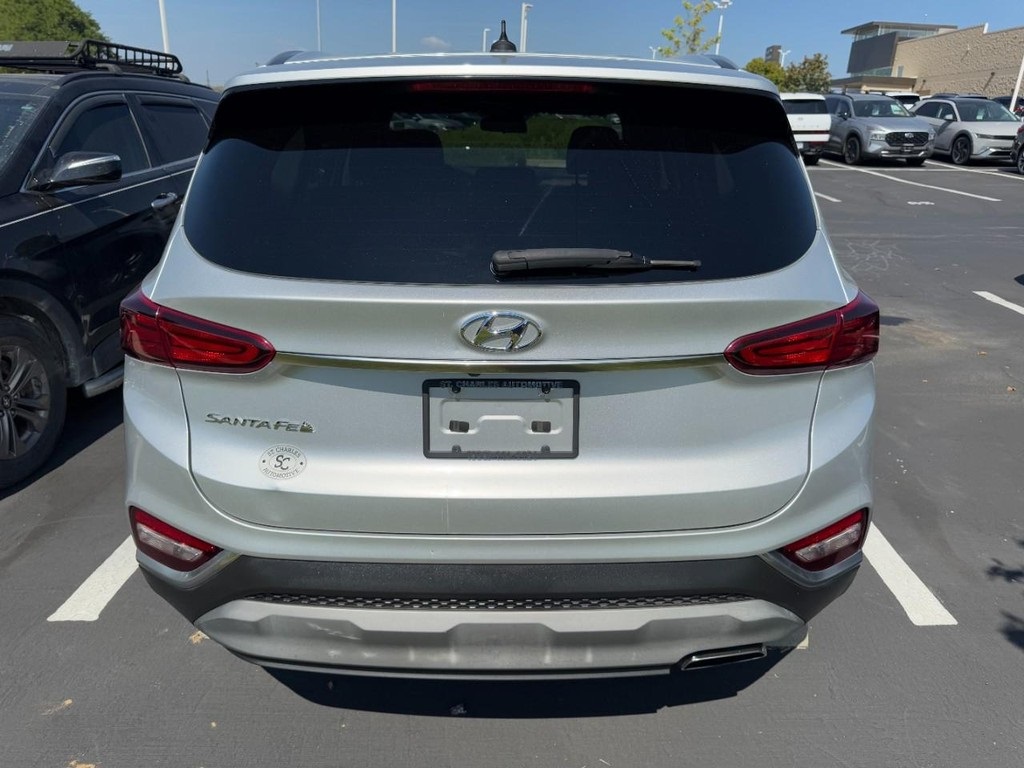2019 Hyundai Santa Fe SE photo 3