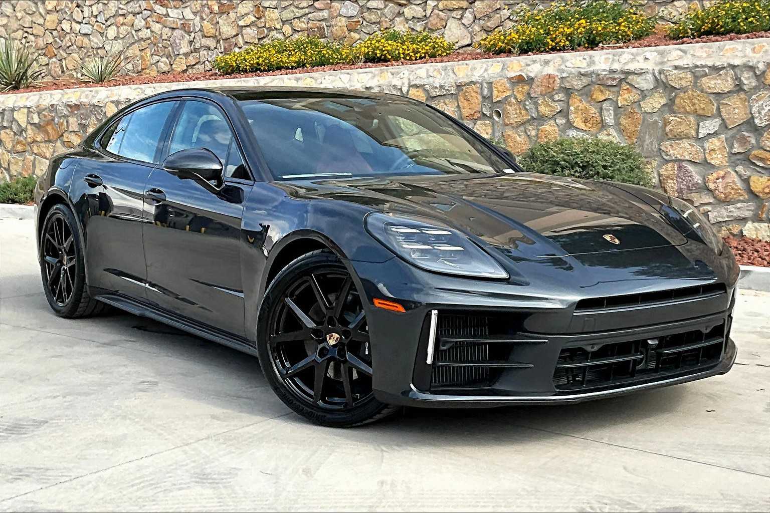 2025 Porsche Panamera 4 photo 9