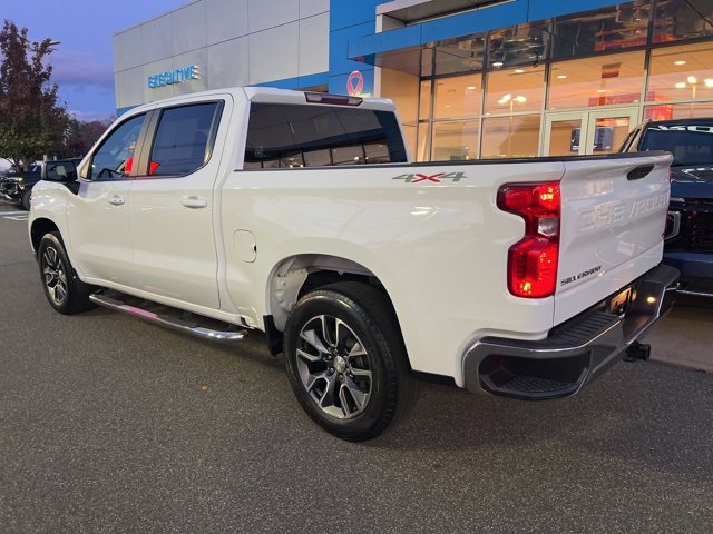 2022 Chevrolet Silverado 1500 LT photo 3