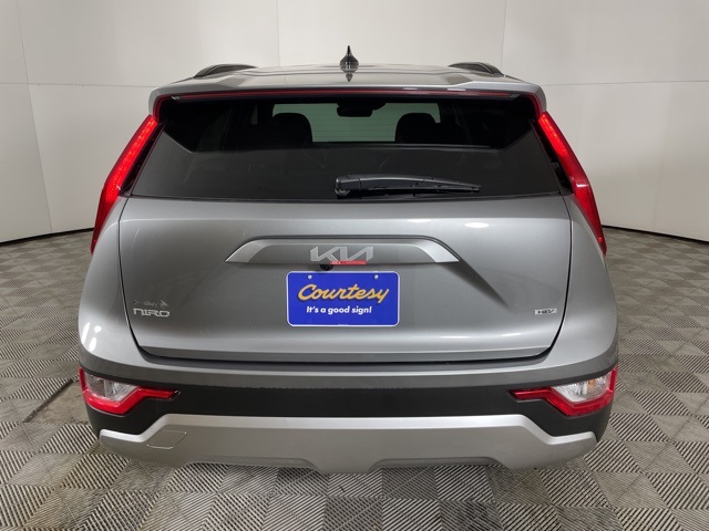 2025 Kia Niro LX photo 3