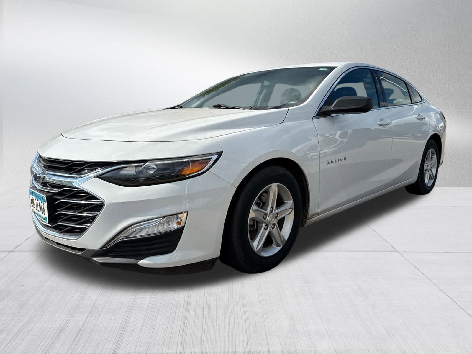 2022 Chevrolet Malibu LS photo 4
