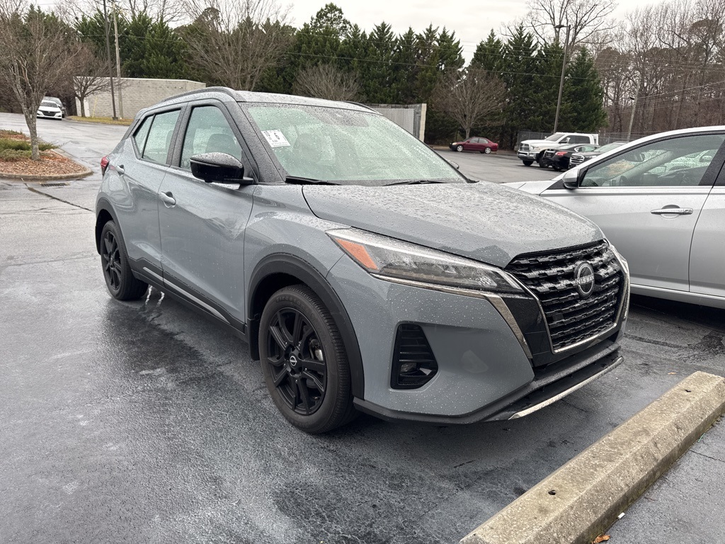 2022 Nissan Kicks SR's photo