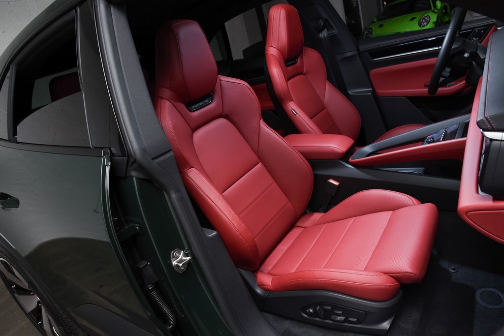 2025 Porsche Macan Electric photo 34