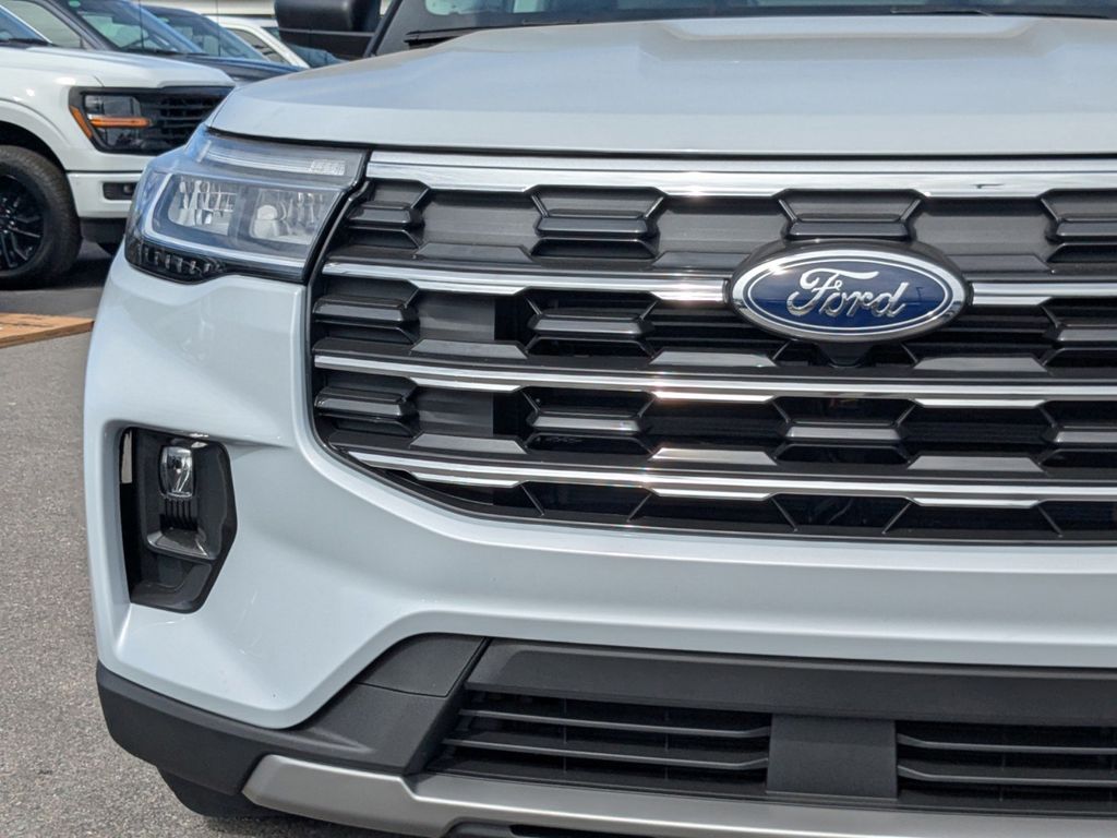 2025 Ford Explorer photo 10