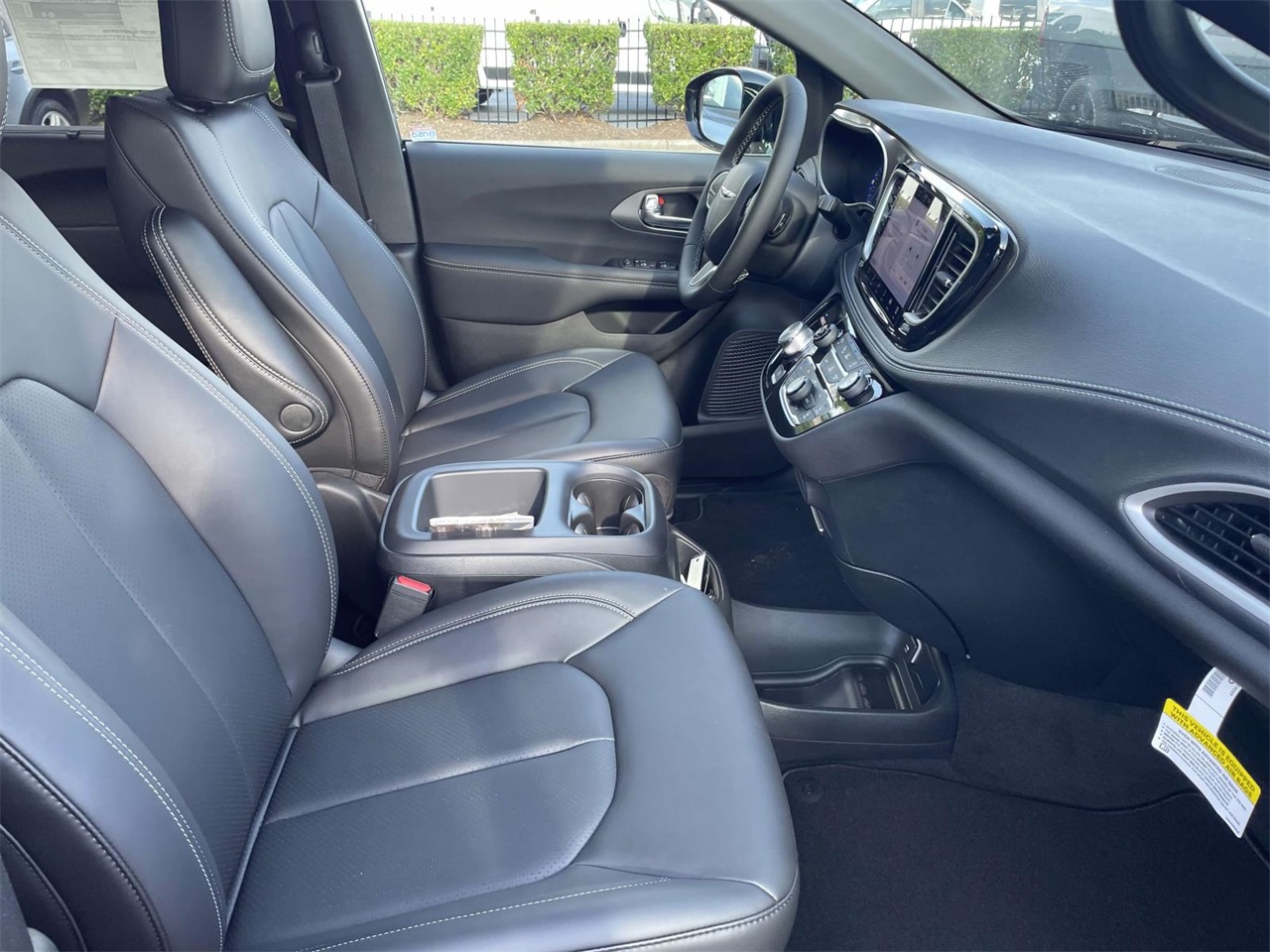 2025 Chrysler Pacifica photo 28