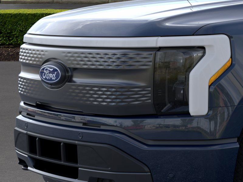 2025 Ford F-150 Lightning XLT photo 15