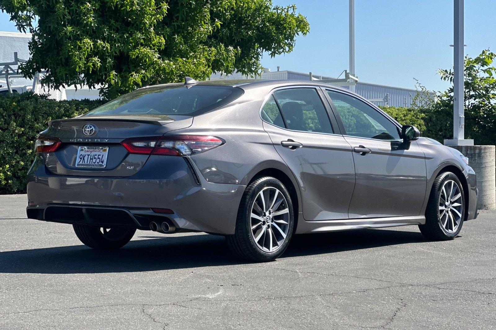 2022 Toyota Camry SE photo 4