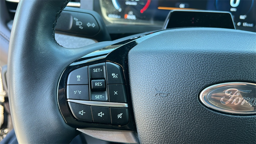 2025 Ford Explorer Platinum photo 16