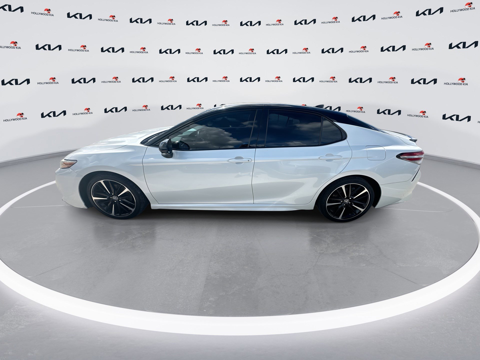 2019 Toyota Camry XSE photo 5
