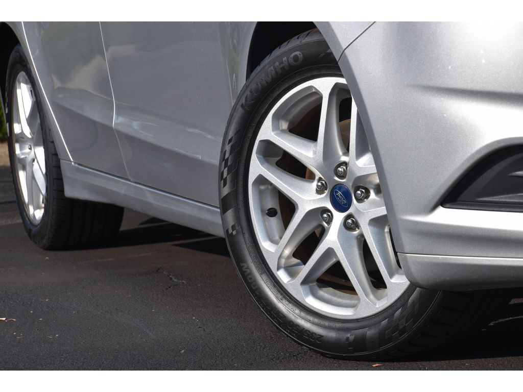 2016 Ford Fusion SE photo 10