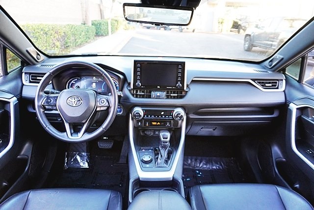 Used 2020  Toyota XSE image 18