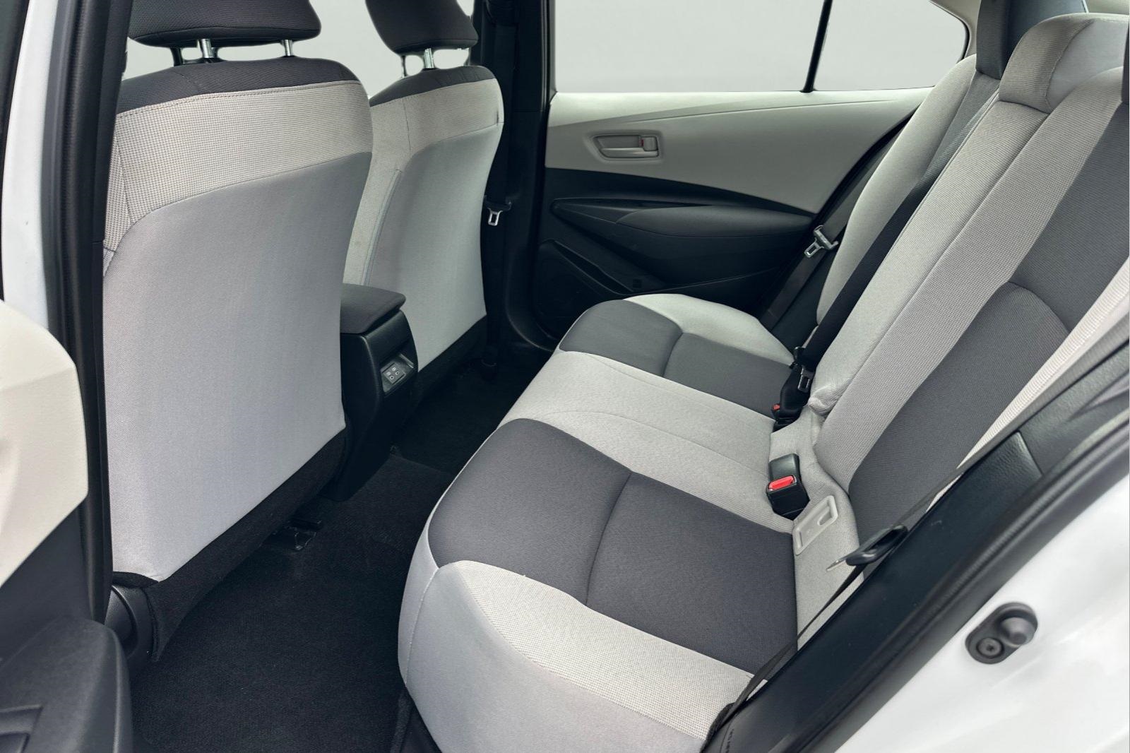 2023 Toyota Corolla LE photo 4