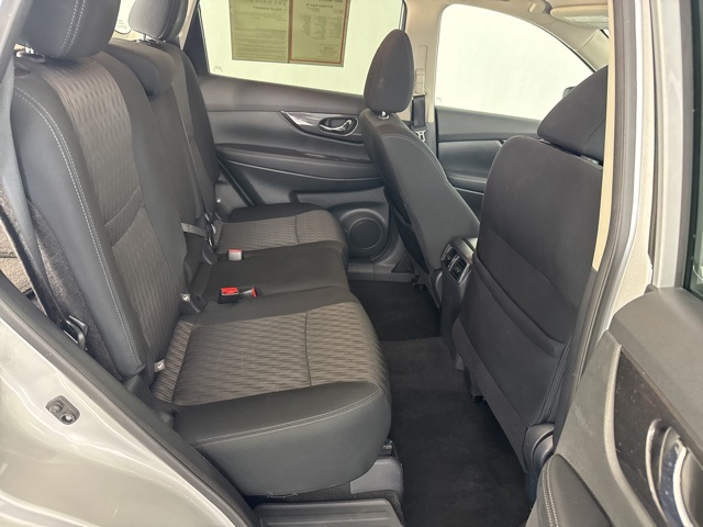 2018 Nissan Rogue SV photo 22
