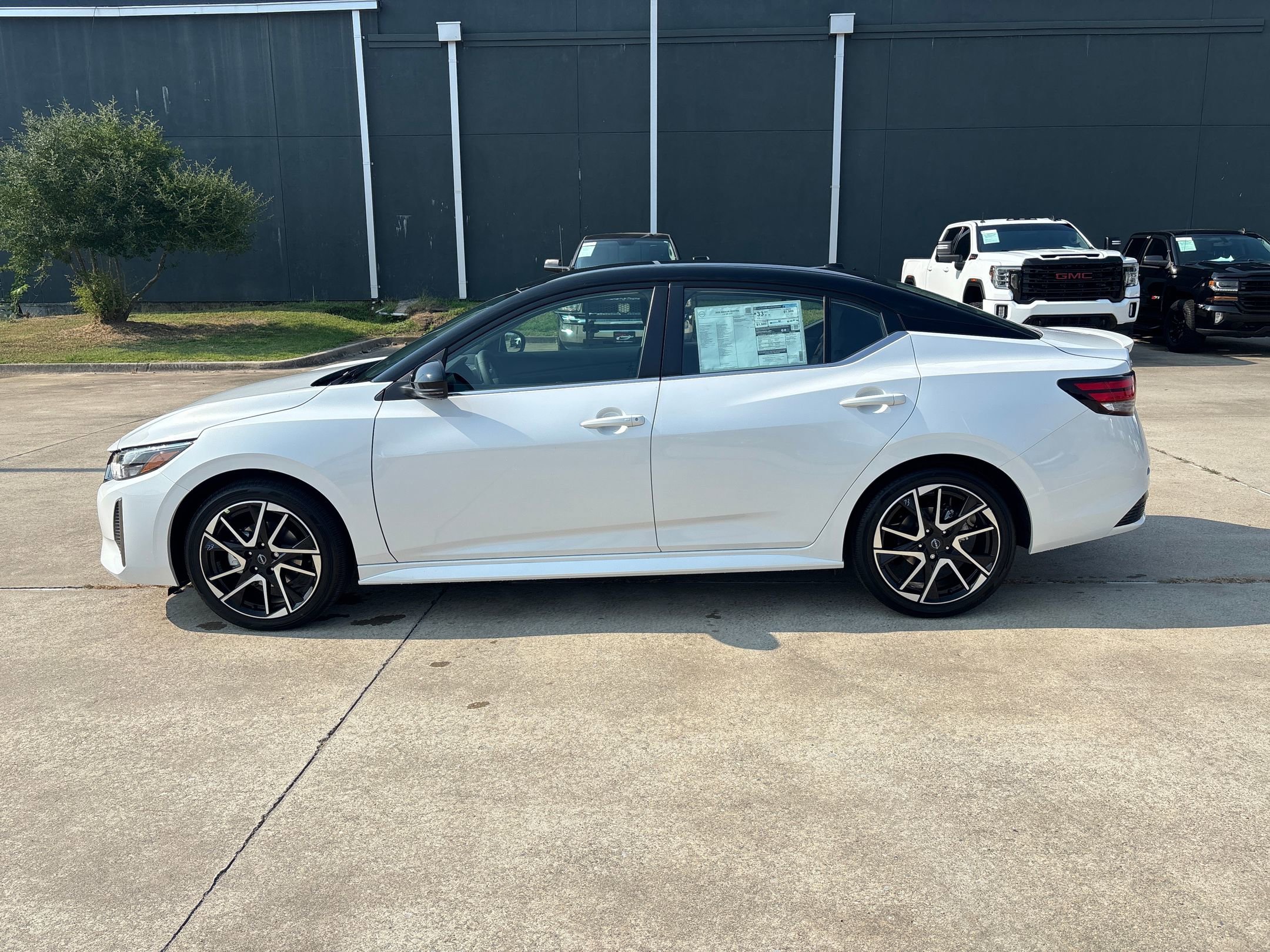 2025 Nissan Sentra SR photo 2