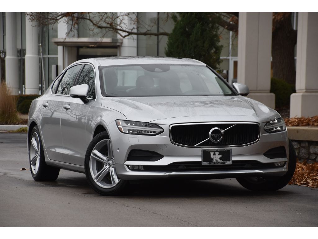2018 Volvo S90 Momentum