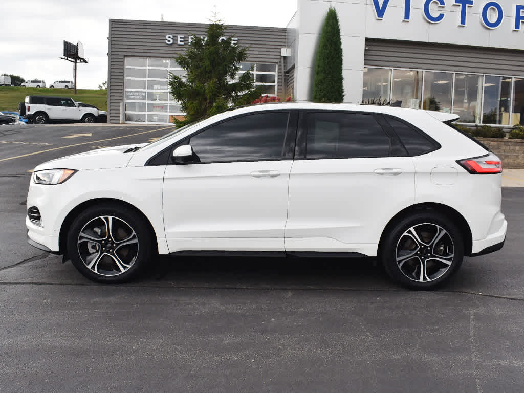 2022 Ford Edge ST photo 2