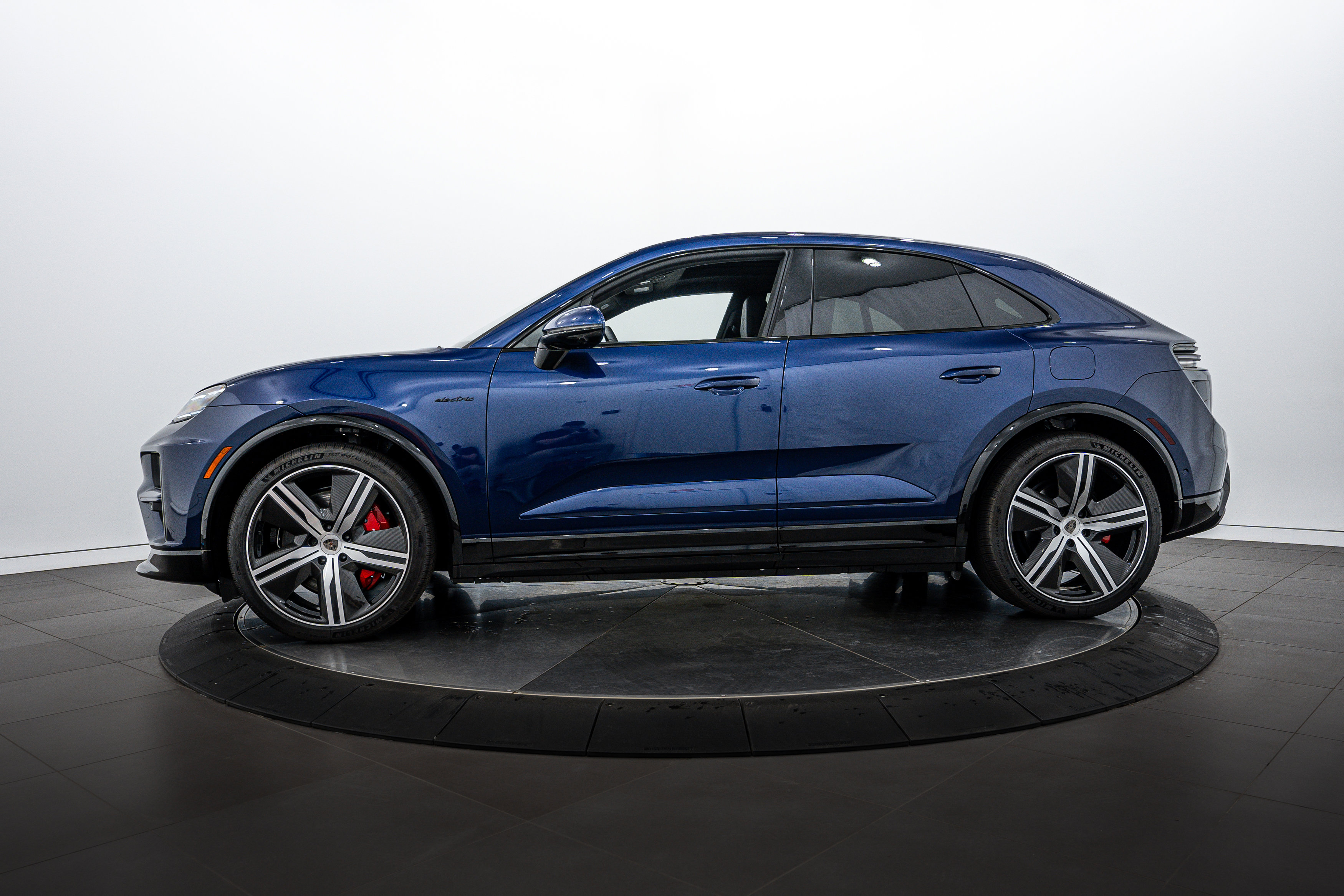2025 Porsche Macan Turbo Electric photo 2