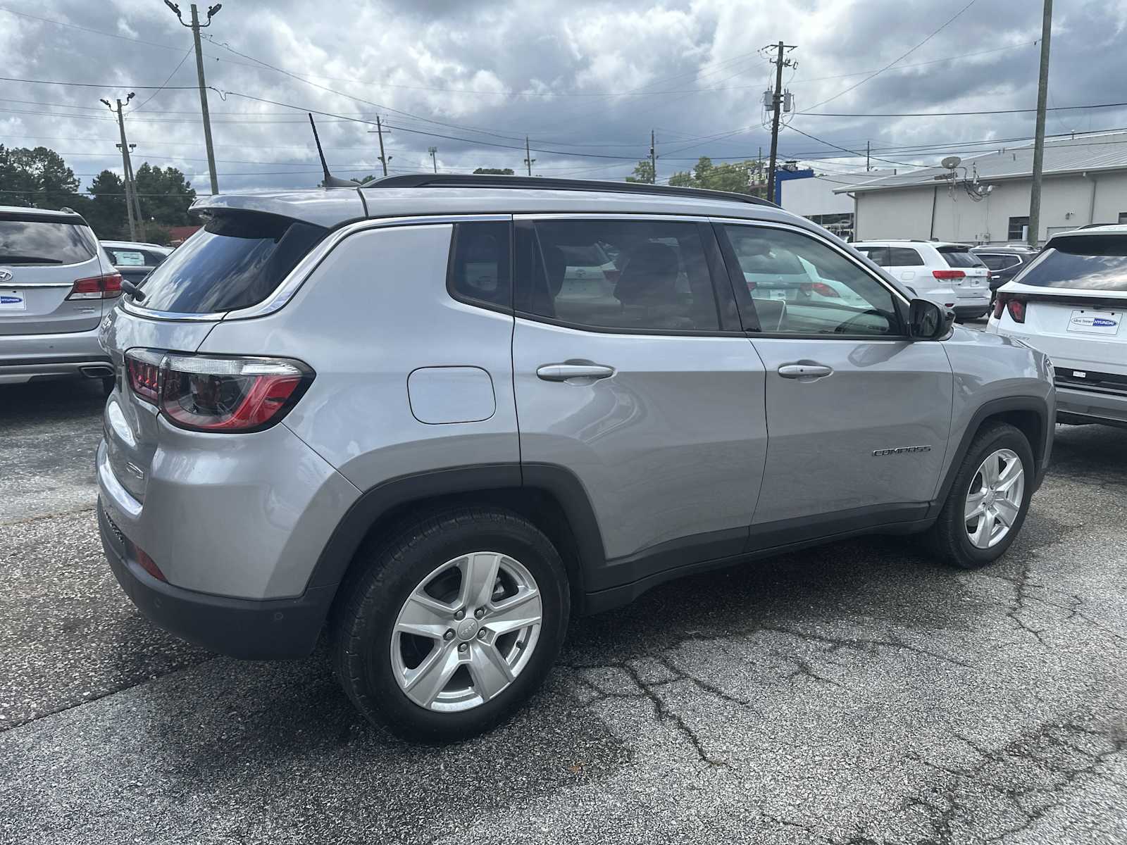 2022 Jeep Compass Latitude photo 3
